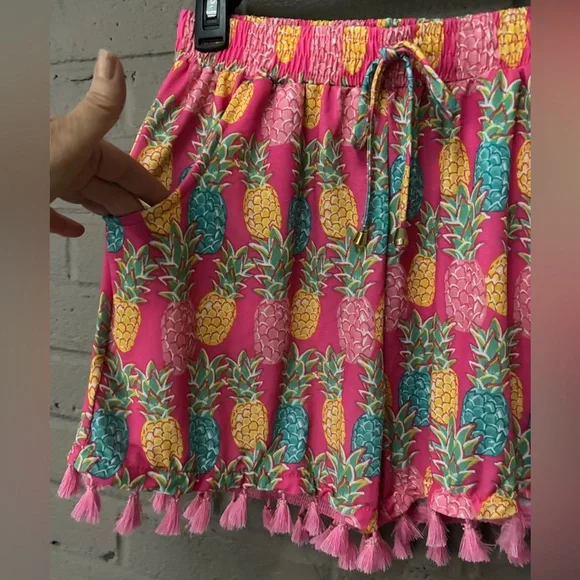 Simply Southern NWT Pineapple 🍍 print pink lounge shorts  S/M - Picture 3 of 9